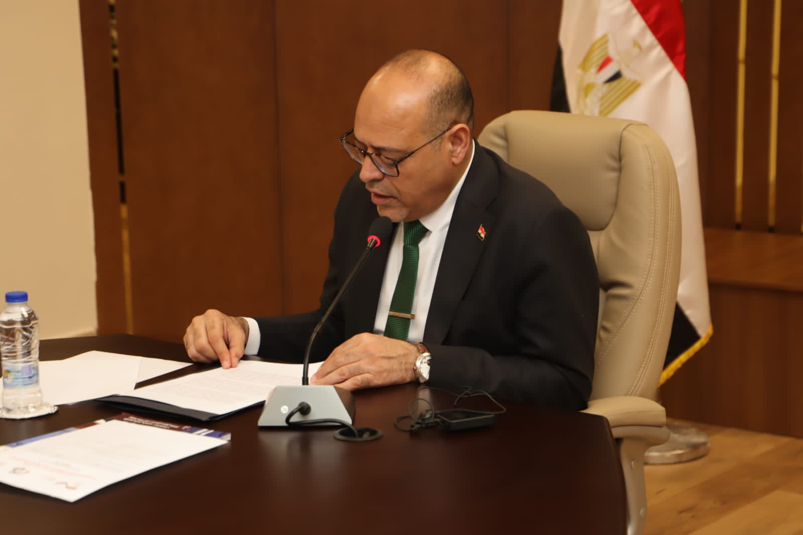 وزير القوى العامله 